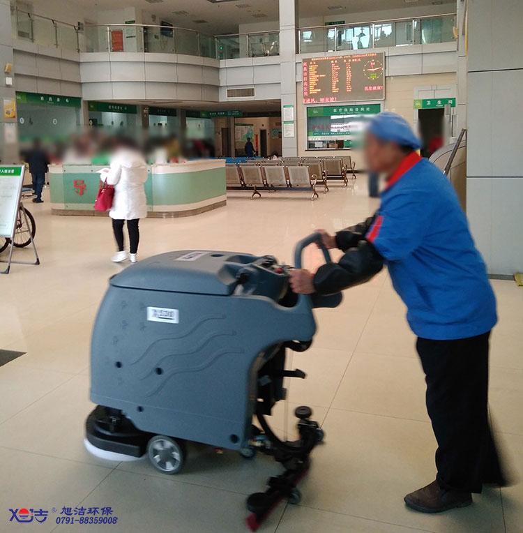 醫(yī)院保潔，醫(yī)院手推式洗地機大廳清洗